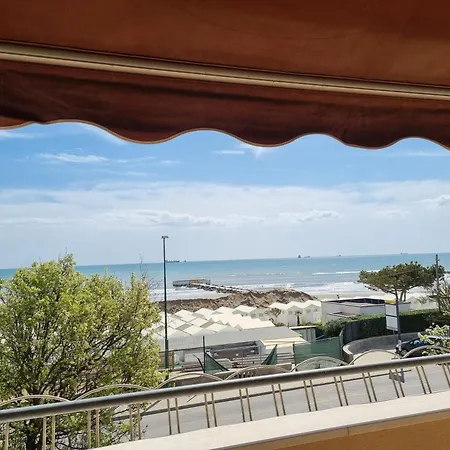 3 Amazing Sea View Beachfront Flat Blue *