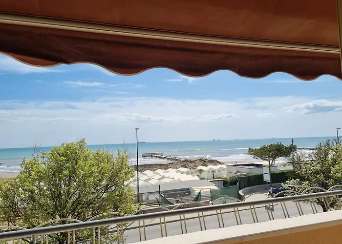 3 Amazing Sea View Beachfront Flat Blue *