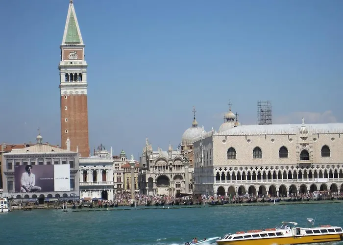 3 Amazing Sea View Beachfront Flat Blue